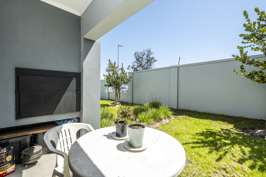 2 Bedroom Property for Sale in Loucharmante Western Cape